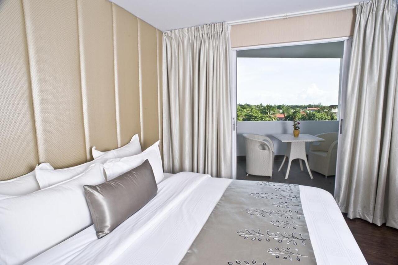 Goldberry Suites & Hotel Mactan Đảo Mactan Ngoại thất bức ảnh