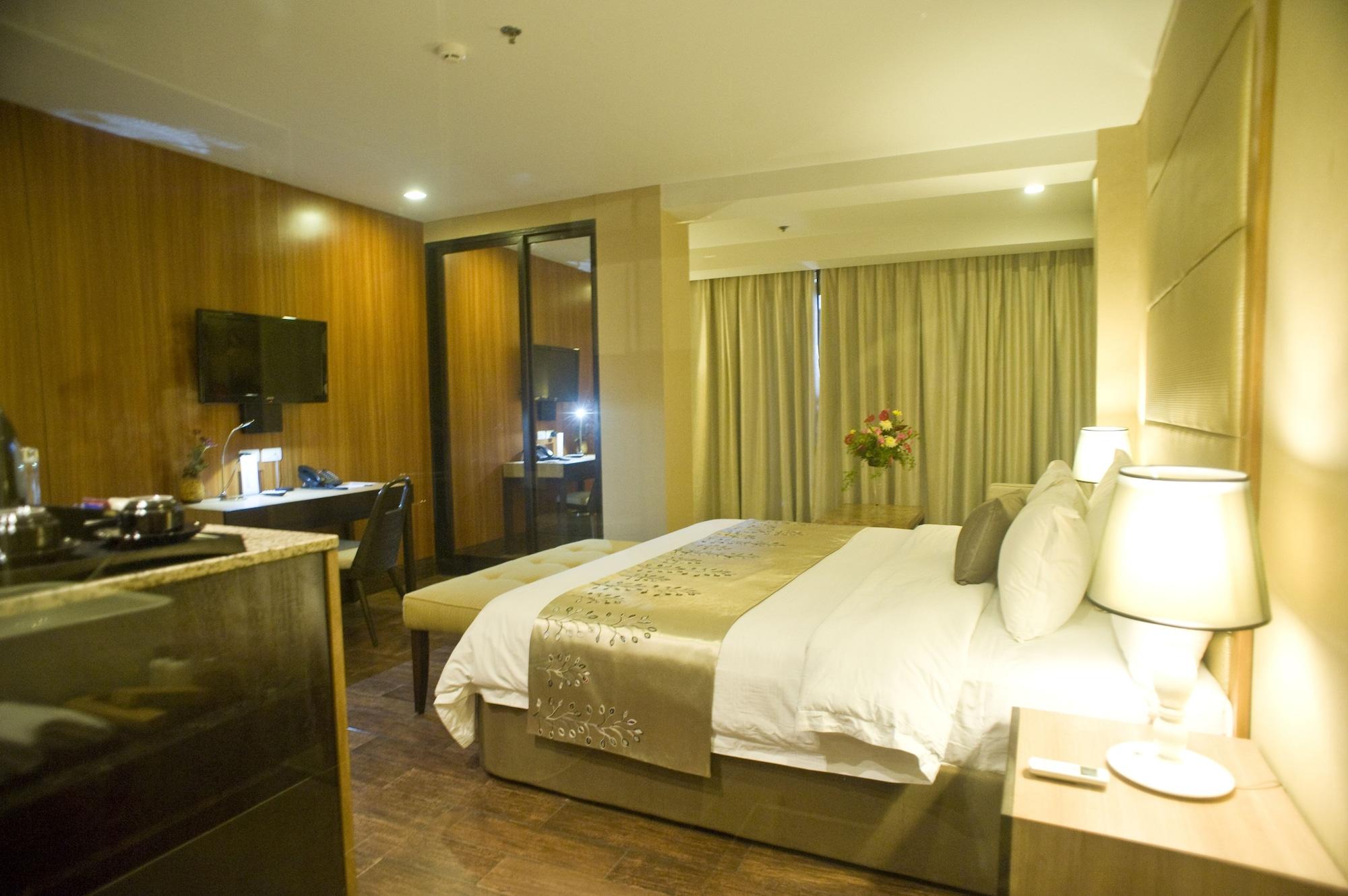 Goldberry Suites & Hotel Mactan Đảo Mactan Ngoại thất bức ảnh