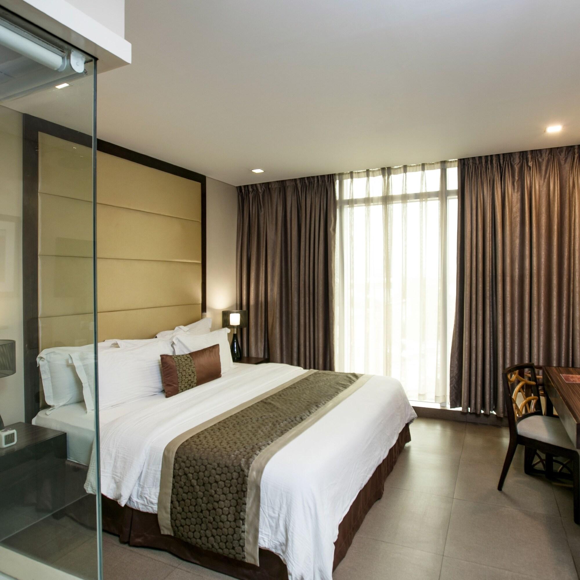 Goldberry Suites & Hotel Mactan Đảo Mactan Ngoại thất bức ảnh