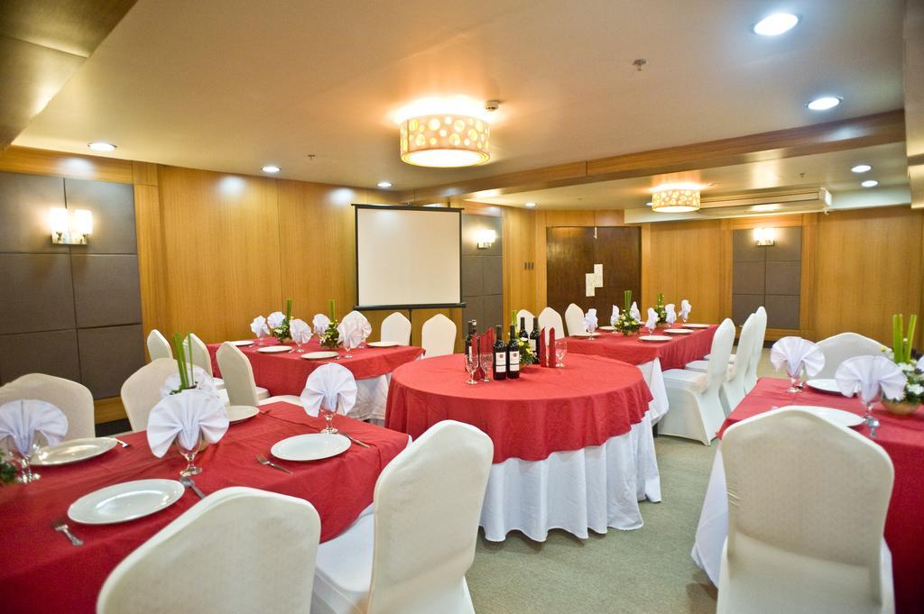 Goldberry Suites & Hotel Mactan Đảo Mactan Ngoại thất bức ảnh