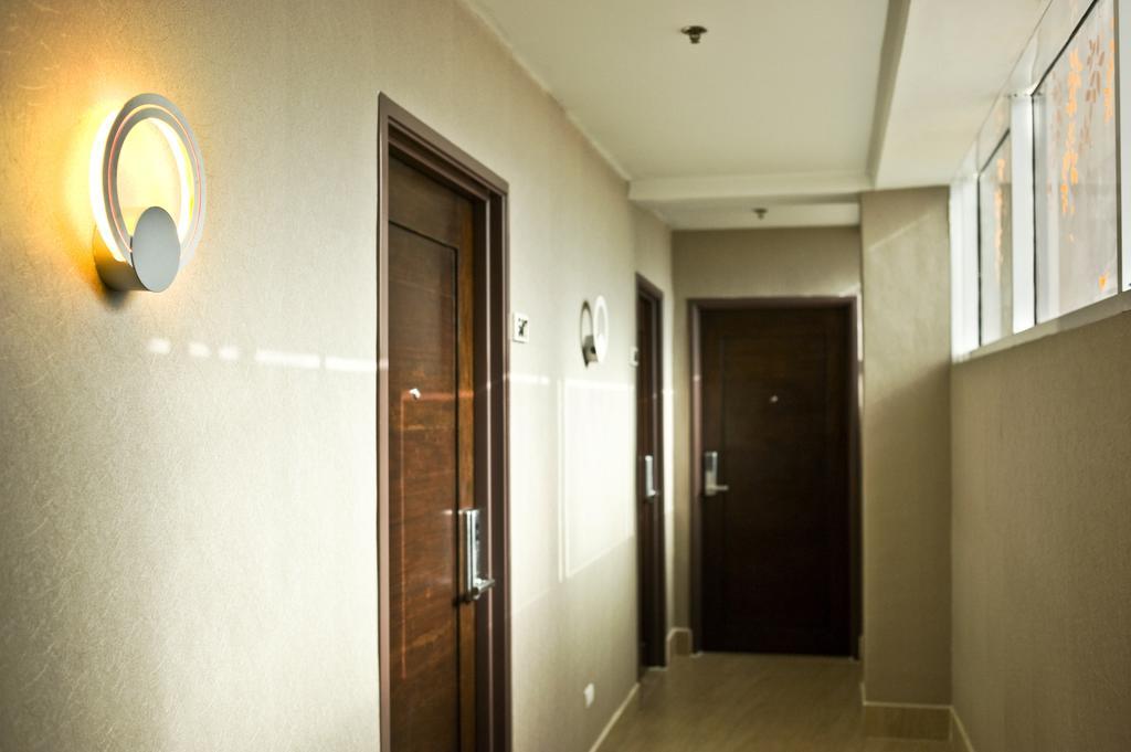 Goldberry Suites & Hotel Mactan Đảo Mactan Ngoại thất bức ảnh