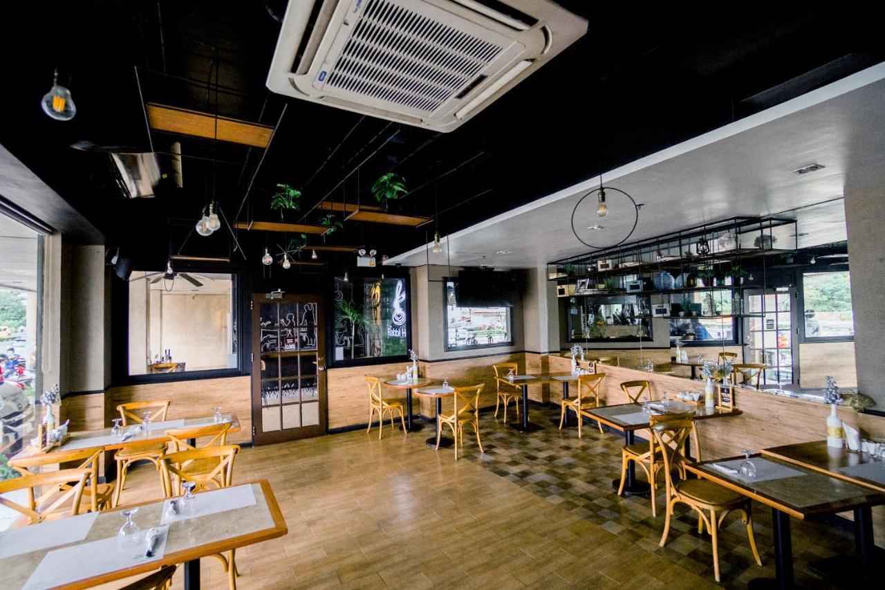 Goldberry Suites & Hotel Mactan Đảo Mactan Ngoại thất bức ảnh