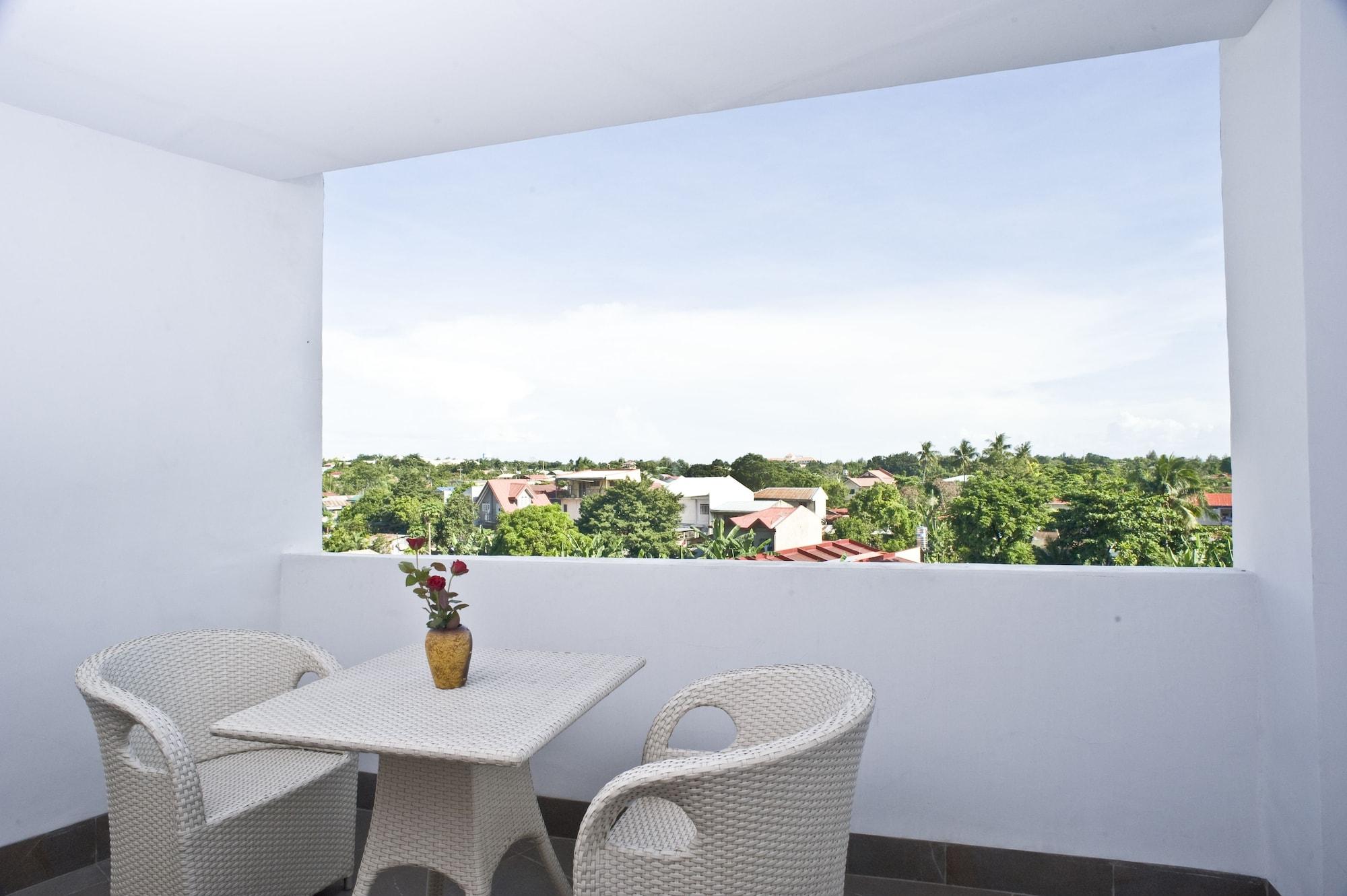 Goldberry Suites & Hotel Mactan Đảo Mactan Ngoại thất bức ảnh