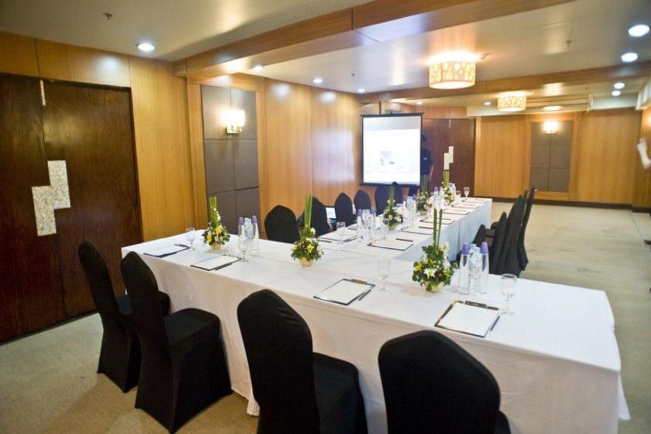 Goldberry Suites & Hotel Mactan Đảo Mactan Ngoại thất bức ảnh