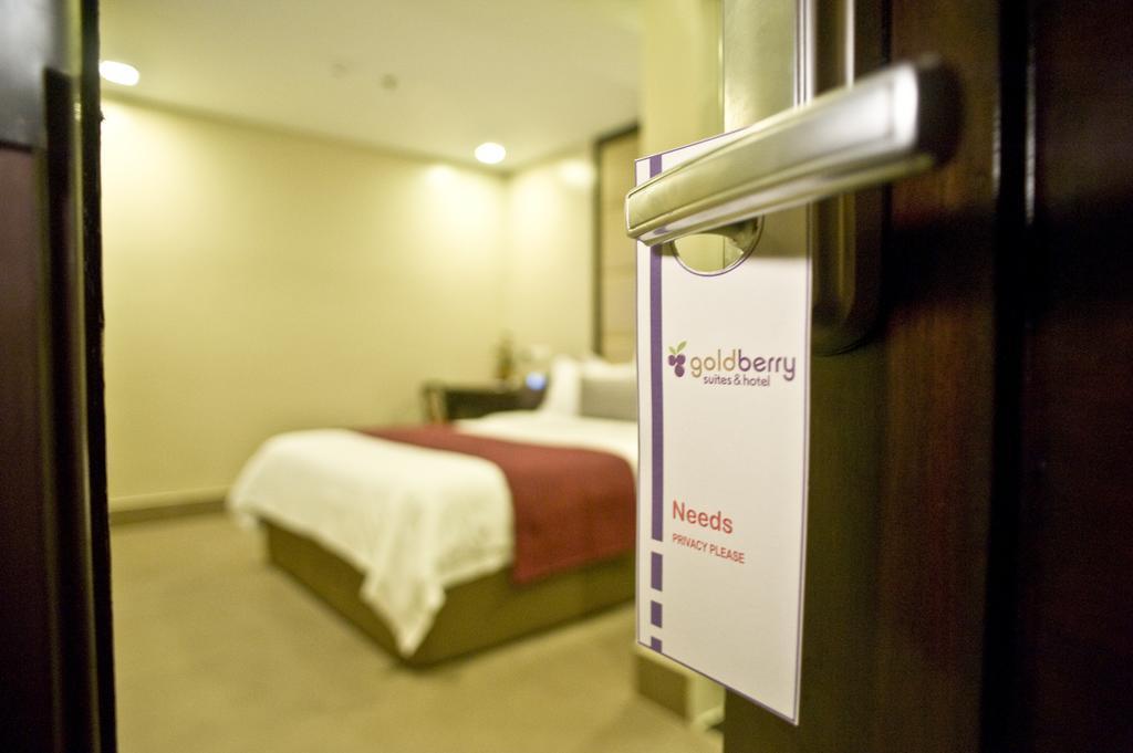 Goldberry Suites & Hotel Mactan Đảo Mactan Ngoại thất bức ảnh