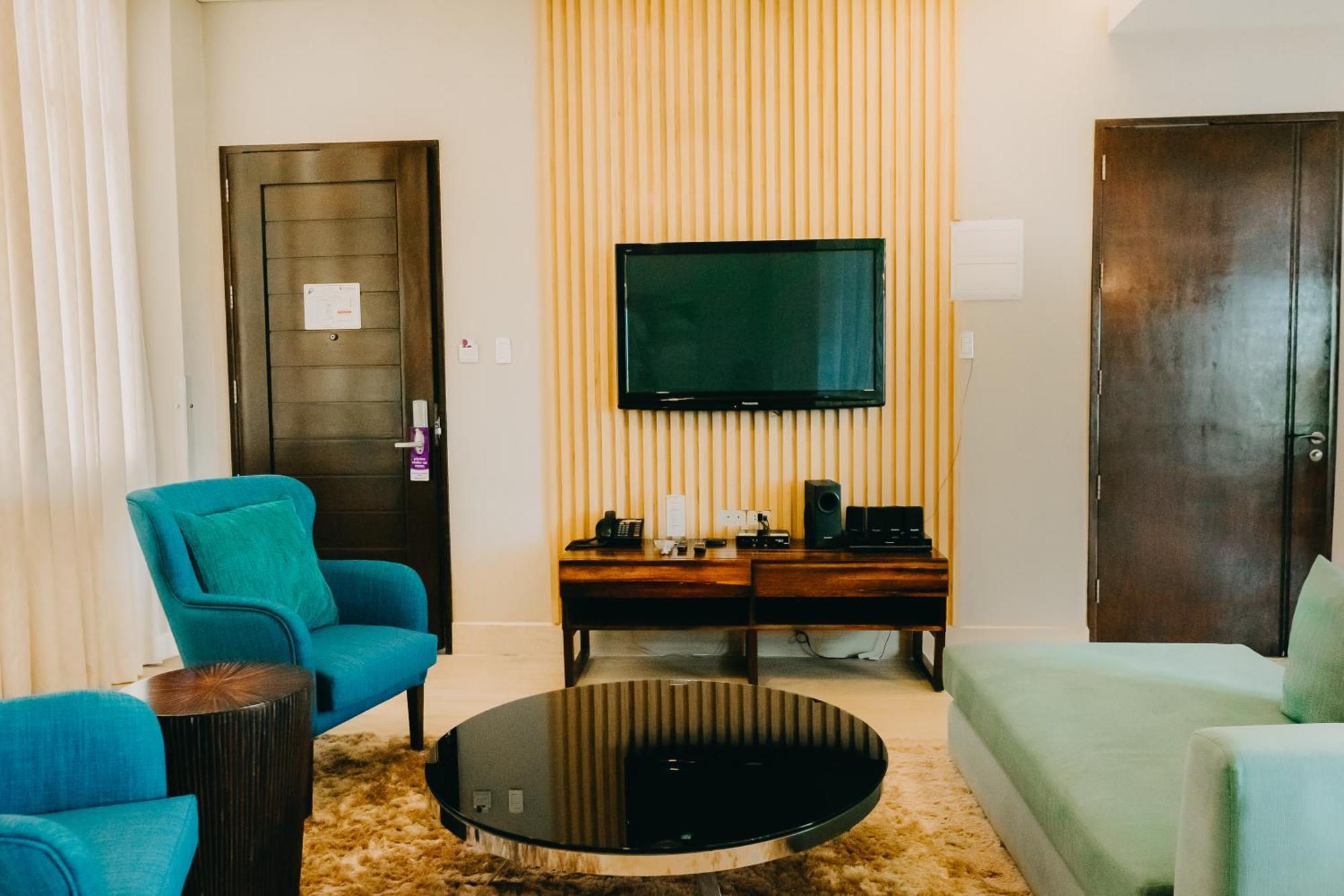 Goldberry Suites & Hotel Mactan Đảo Mactan Ngoại thất bức ảnh