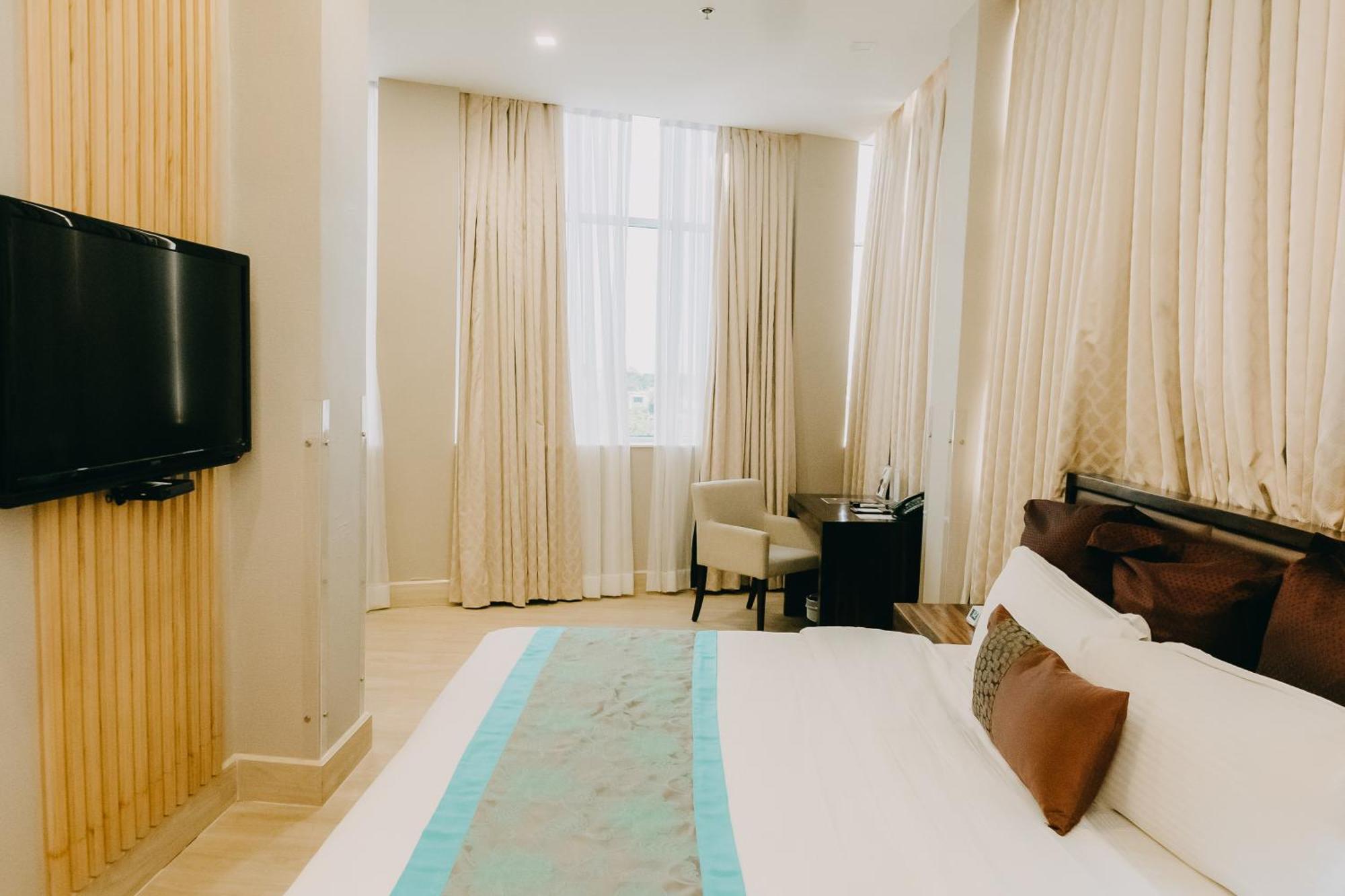Goldberry Suites & Hotel Mactan Đảo Mactan Ngoại thất bức ảnh