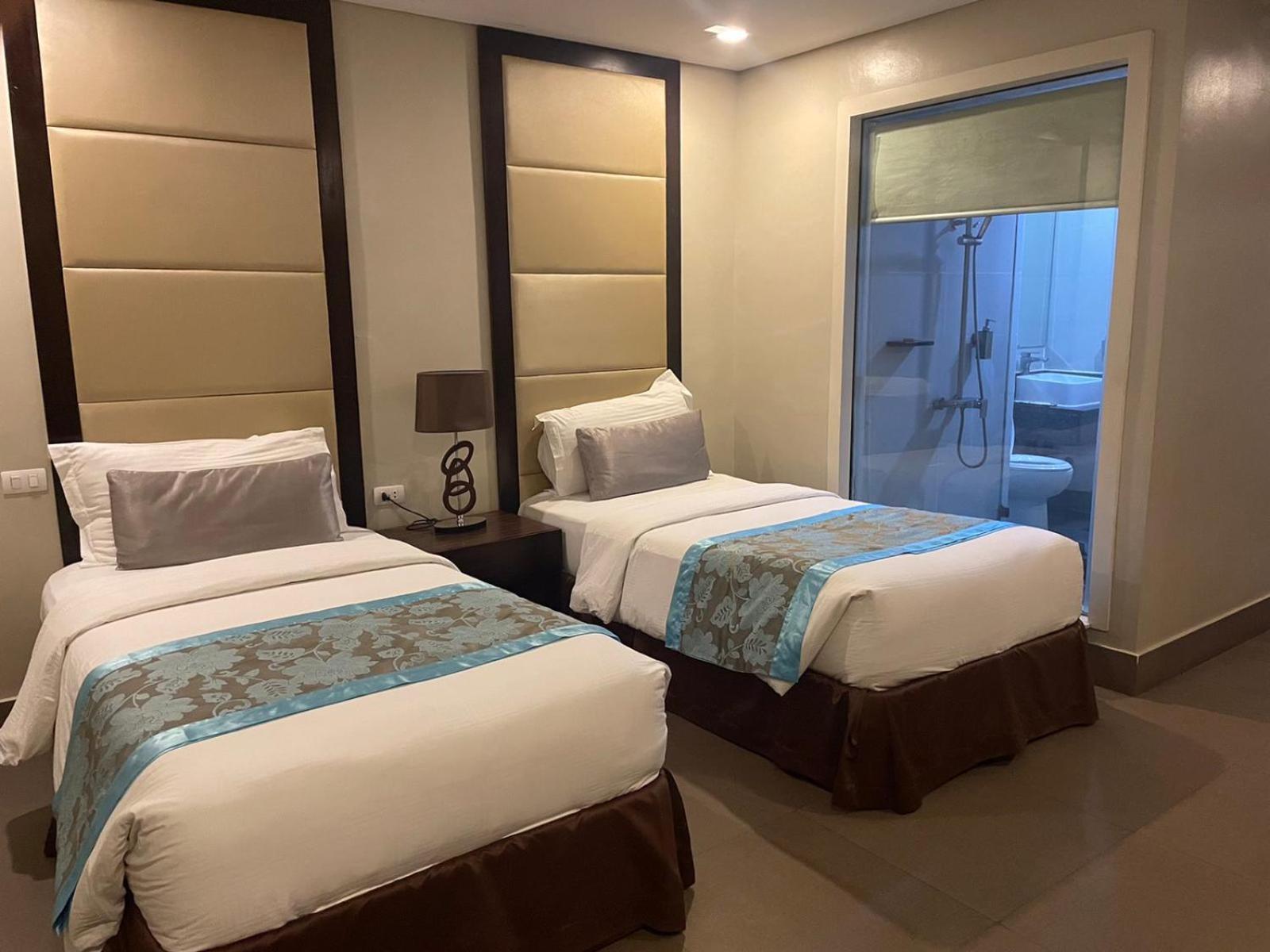 Goldberry Suites & Hotel Mactan Đảo Mactan Ngoại thất bức ảnh