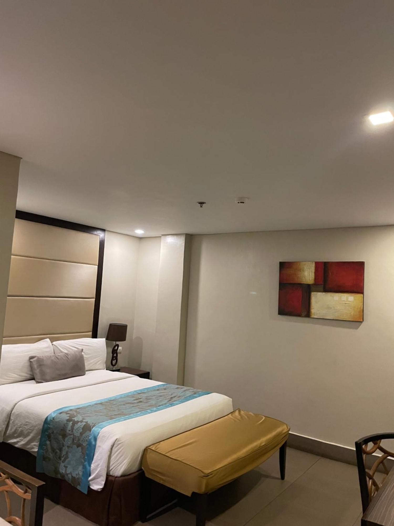 Goldberry Suites & Hotel Mactan Đảo Mactan Ngoại thất bức ảnh
