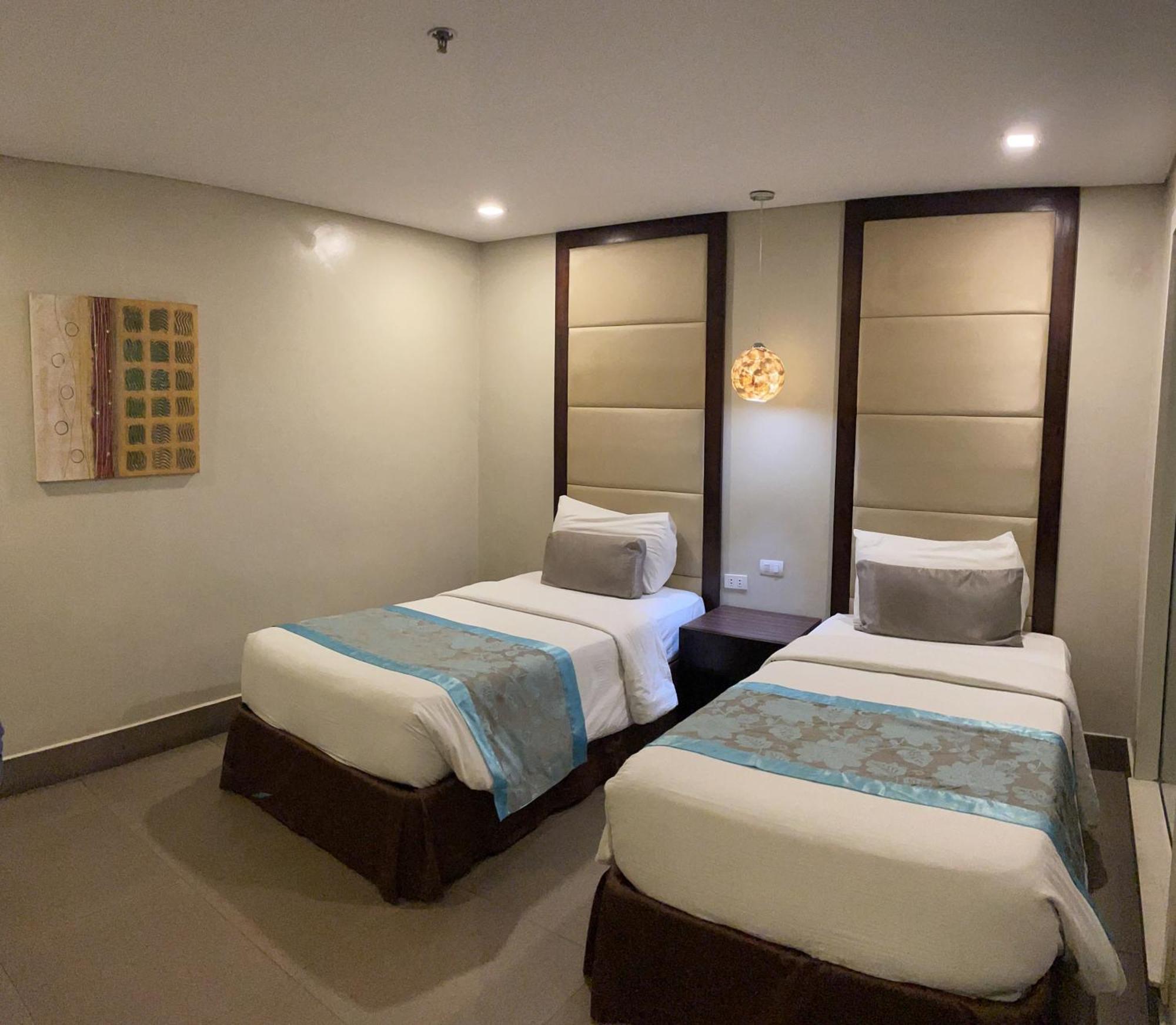Goldberry Suites & Hotel Mactan Đảo Mactan Ngoại thất bức ảnh