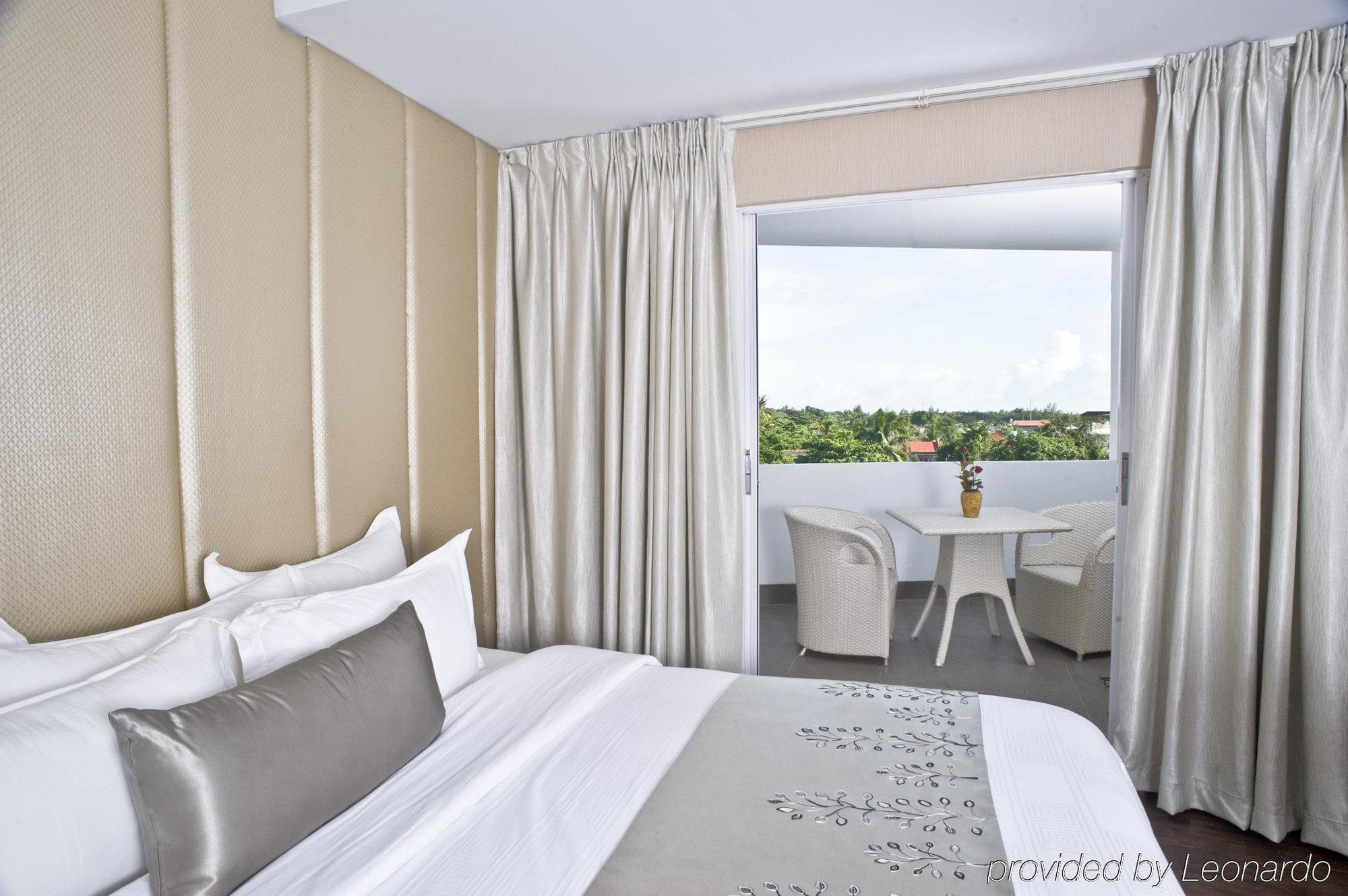 Goldberry Suites & Hotel Mactan Đảo Mactan Ngoại thất bức ảnh