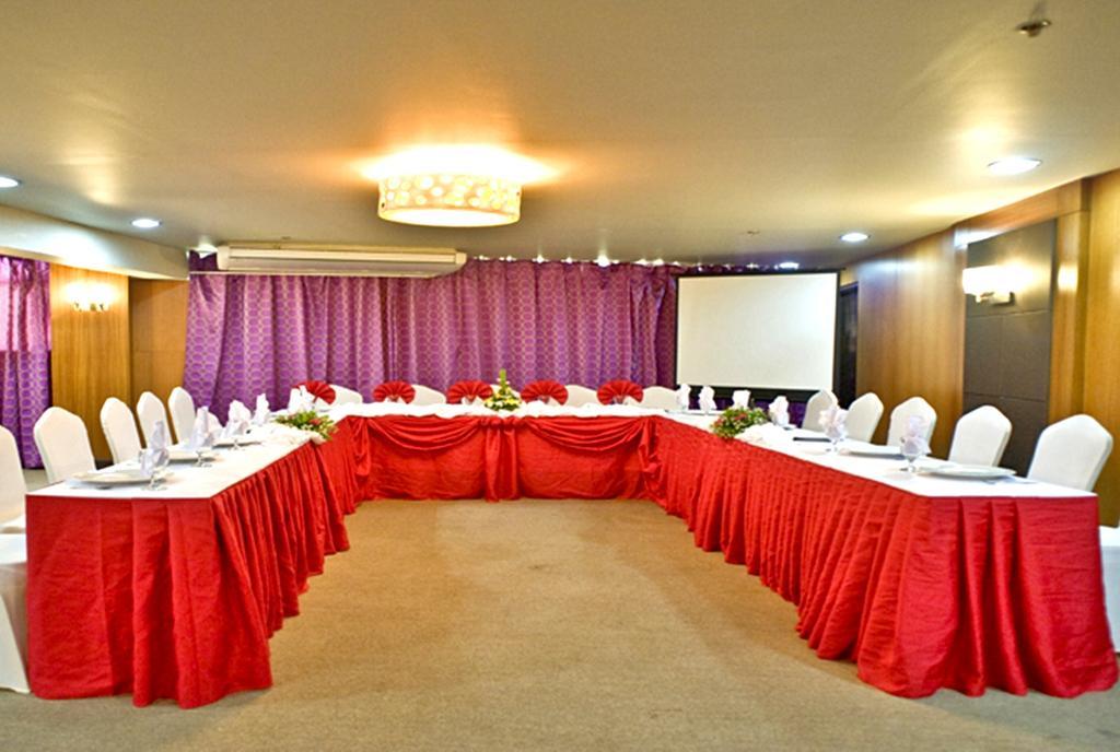Goldberry Suites & Hotel Mactan Đảo Mactan Ngoại thất bức ảnh