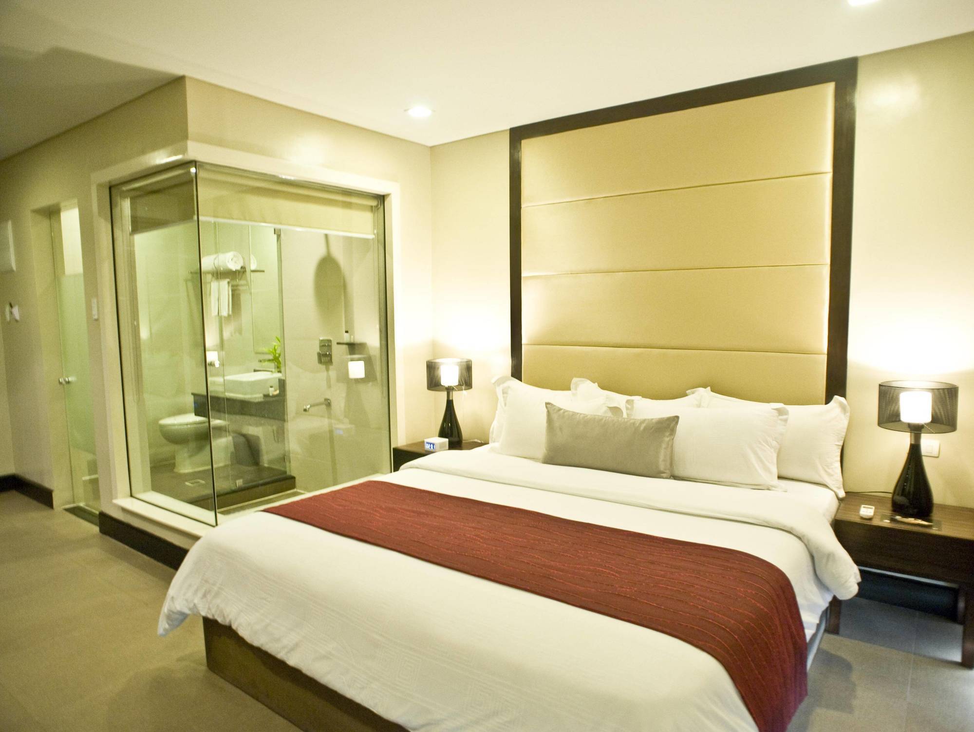 Goldberry Suites & Hotel Mactan Đảo Mactan Ngoại thất bức ảnh