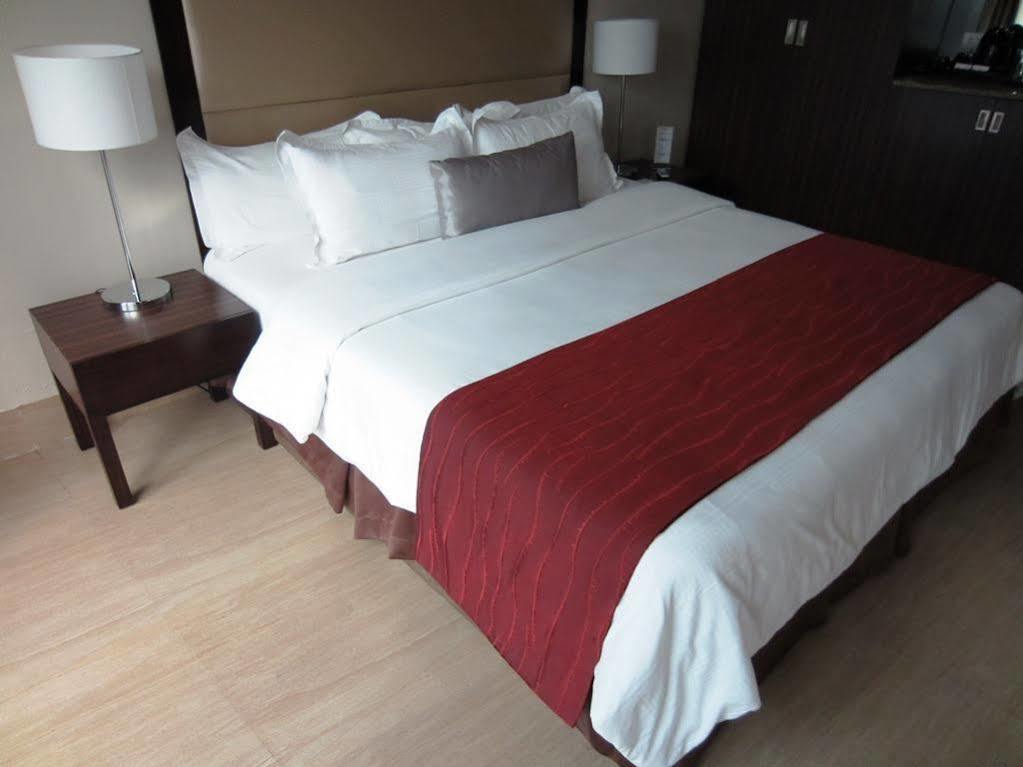 Goldberry Suites & Hotel Mactan Đảo Mactan Ngoại thất bức ảnh