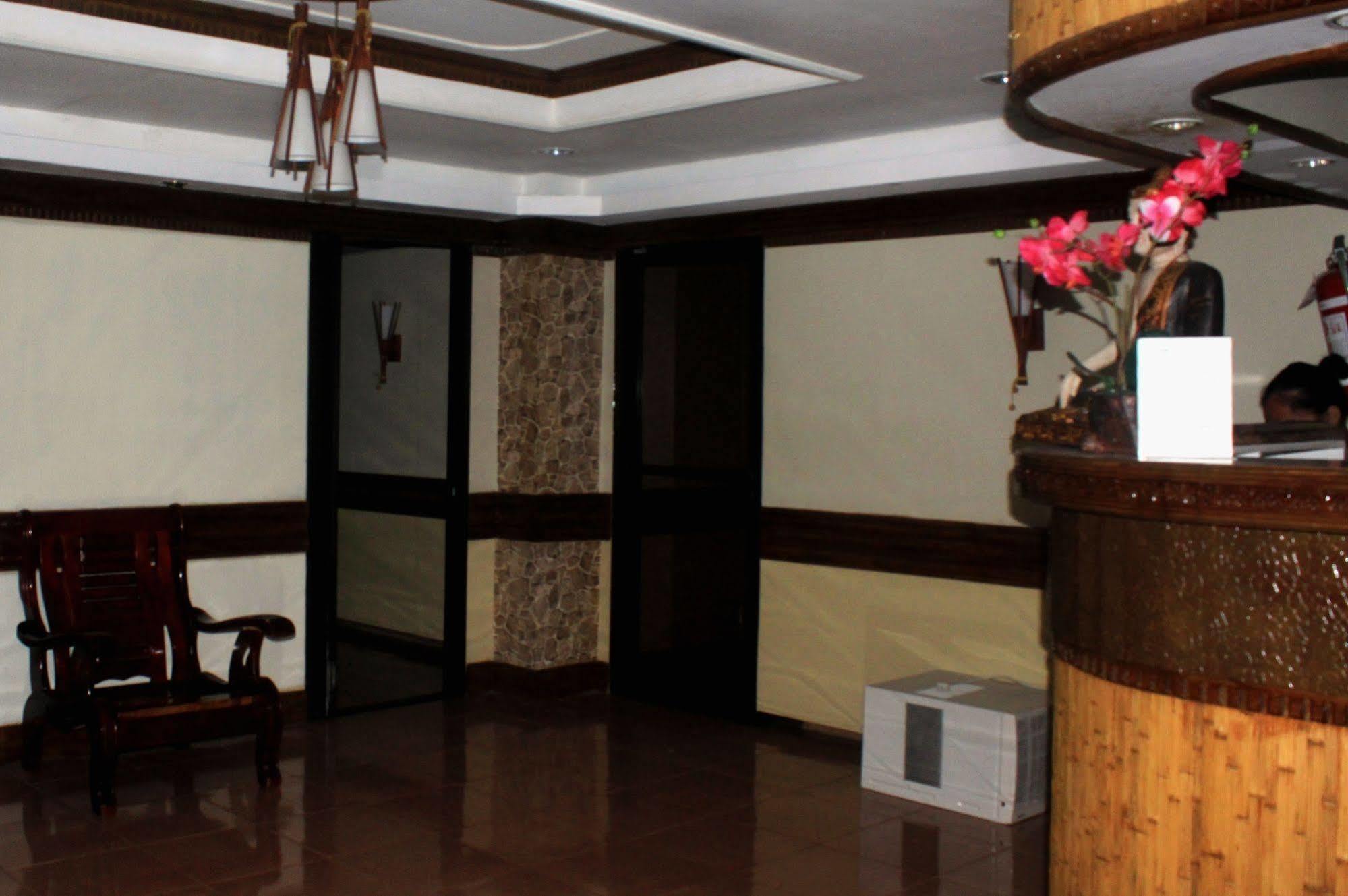 Goldberry Suites & Hotel Mactan Đảo Mactan Ngoại thất bức ảnh