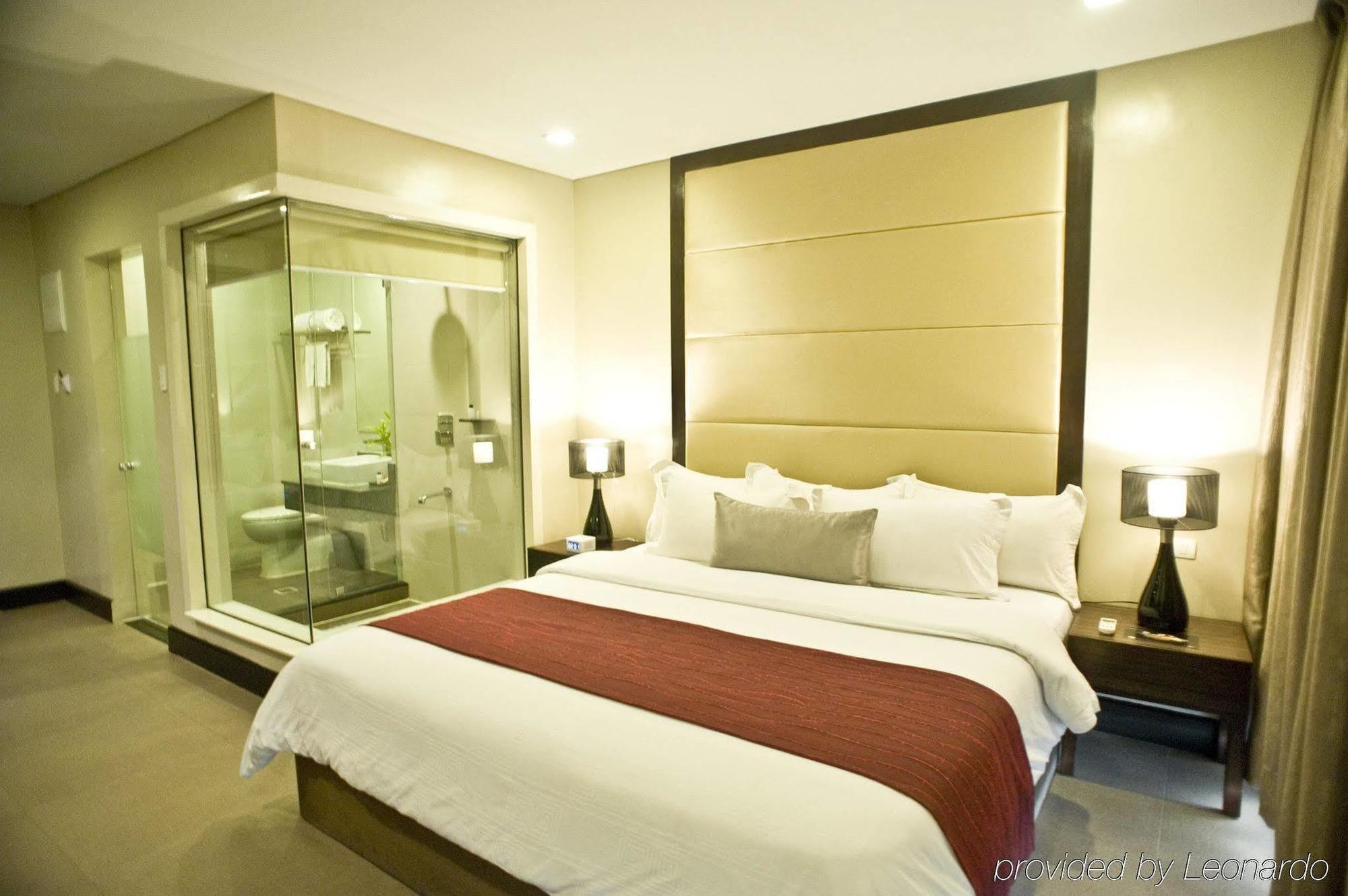 Goldberry Suites & Hotel Mactan Đảo Mactan Ngoại thất bức ảnh