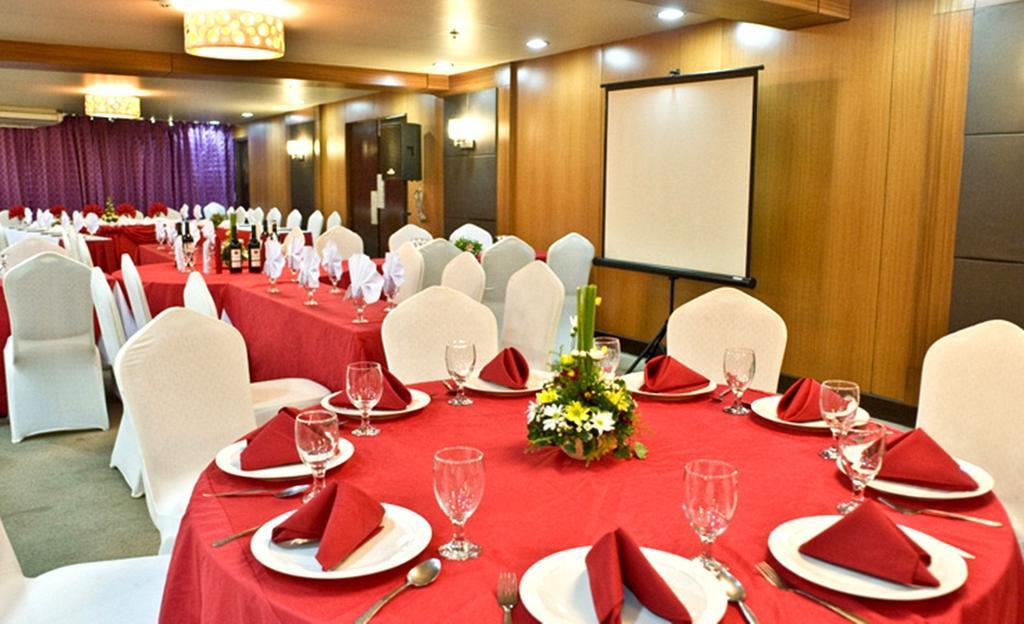 Goldberry Suites & Hotel Mactan Đảo Mactan Ngoại thất bức ảnh