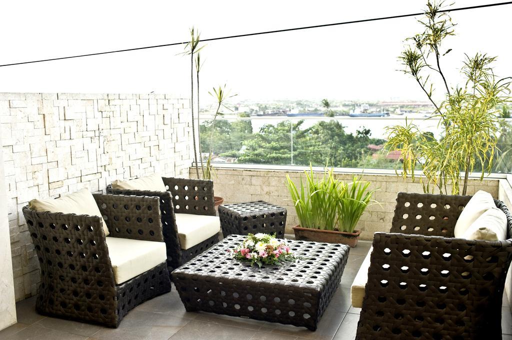 Goldberry Suites & Hotel Mactan Đảo Mactan Ngoại thất bức ảnh